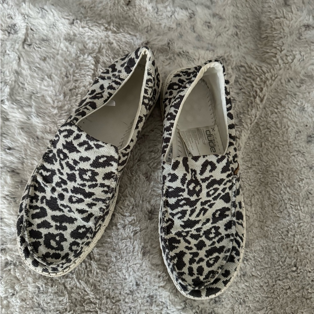 HEY DUDE WOMENS WENDY GREY CHEETAH PRINT size 9